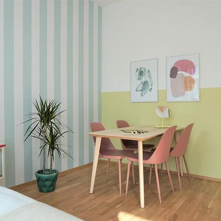 Modern 2Br Apartments - Full Kitchen - Schoenbrunn Area - 15 Mins To City Center Vienna Exterior photo