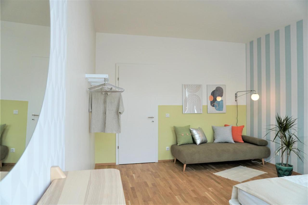 Modern 2Br Apartments - Full Kitchen - Schoenbrunn Area - 15 Mins To City Center Vienna Exterior photo